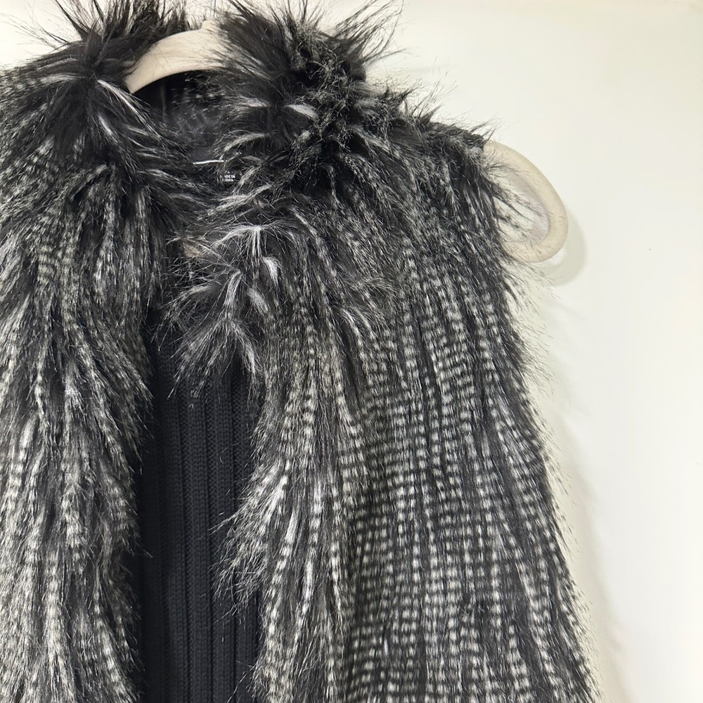 rxb Faux Fur Vest Women Medium Black Gray Ribbed Knit Back Open Front Long Gilet